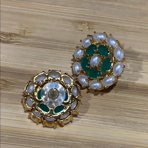 studs - Picture 2 of 2